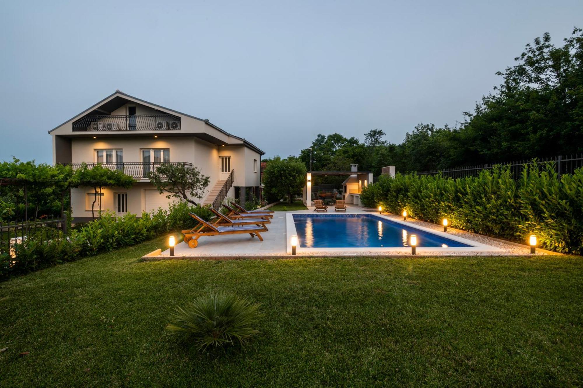 Villa Latica Dicmo Eksteriør billede